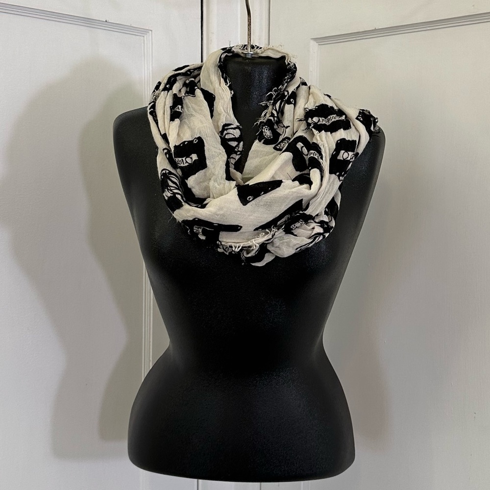 Infinity Scarf Cassette Tape Pattern - Picture 1 of 3